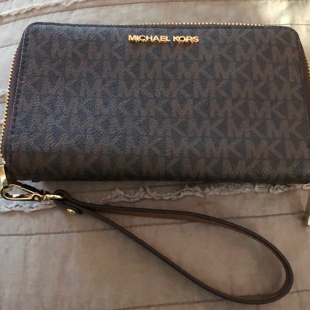 Michael Kors wristlet